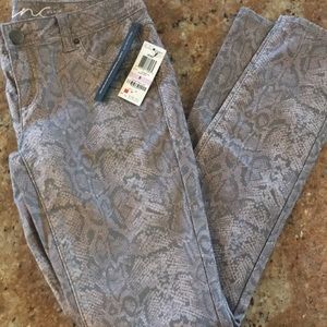 NWT Inc Skinny Snake Print size 6